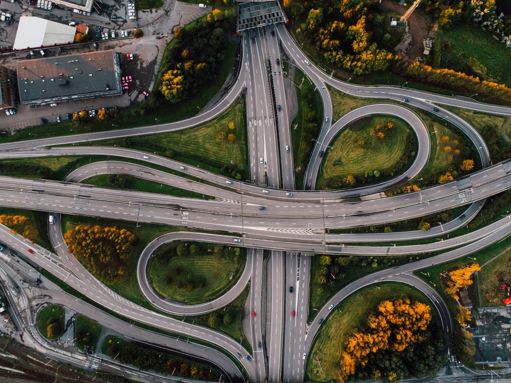 ХабДорПроект разрабатывает проектные решения по автодорожной инфраструктуре: дороги, мосты, трубы, путепроводы